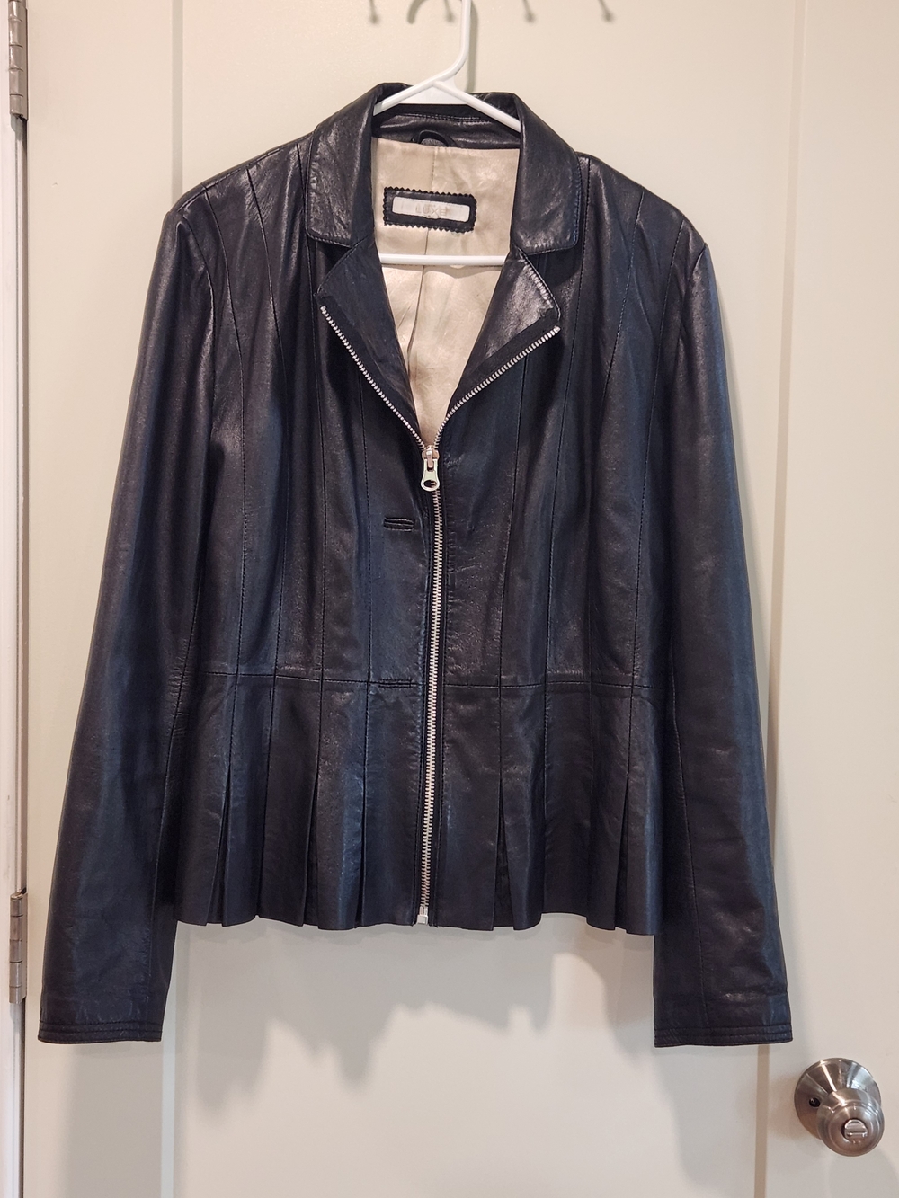 Caché Luxe Black Genuine Leather Pleated Hem Moto Jacket Women's Size S/M No Tag